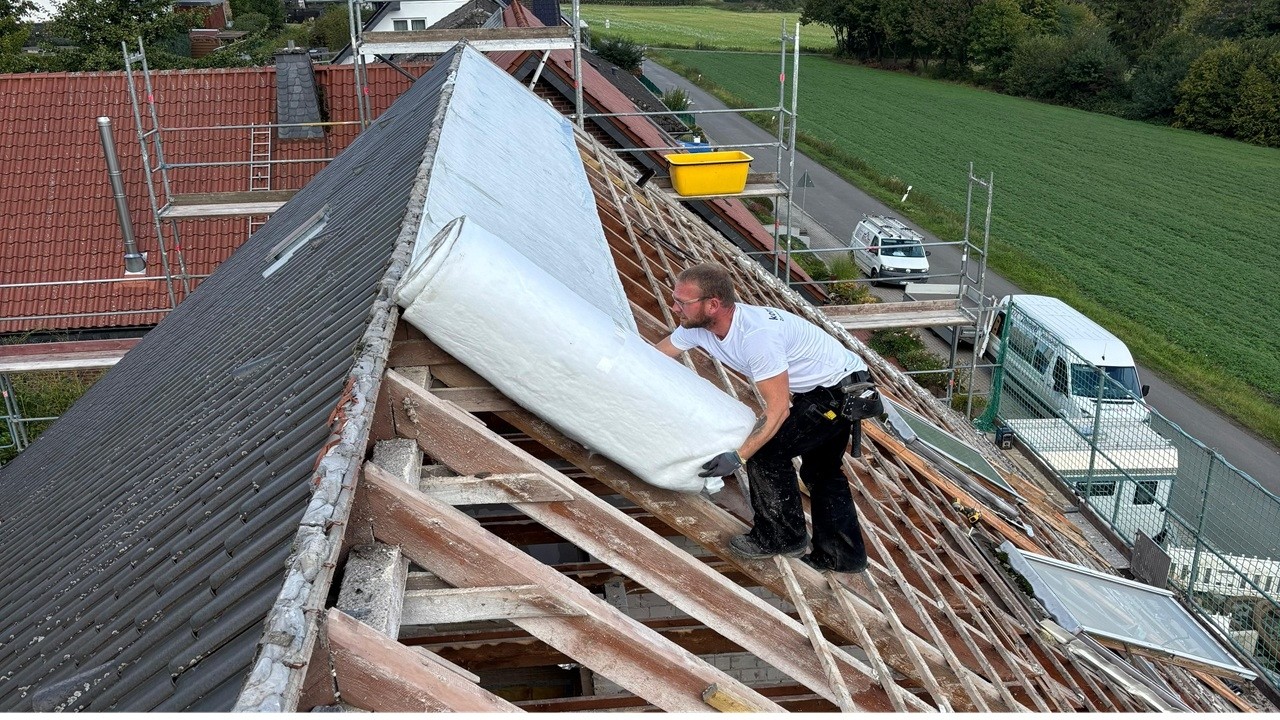 Mehr Dämmleistung, weniger Aufbauhöhe – Aluthermo Roofreflex auf der Baustelle