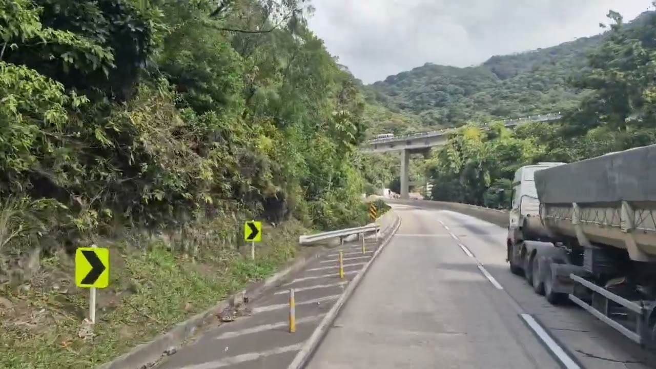 EP 393/25. Chegando na 040 e descendo a Serra de Petrópolis RJ. 