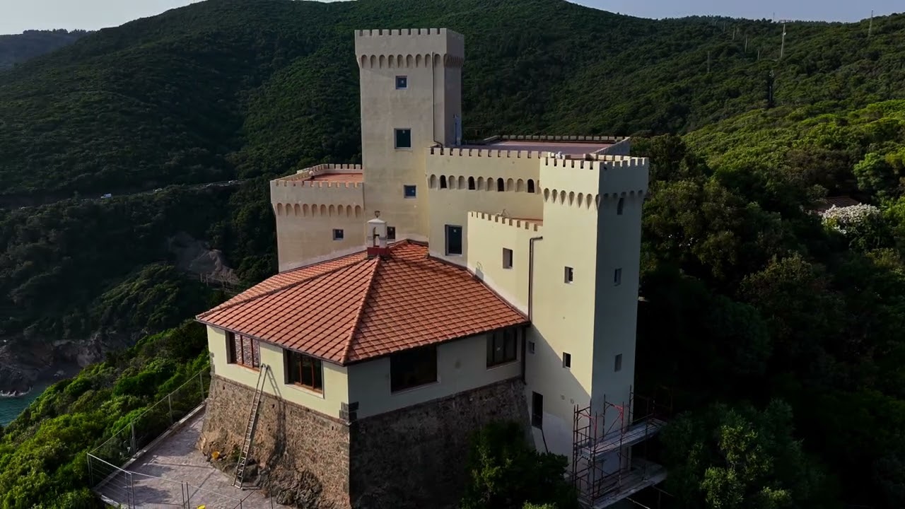 Castel Sonnino con vista sulla Cala dei Leoni by Mavic4