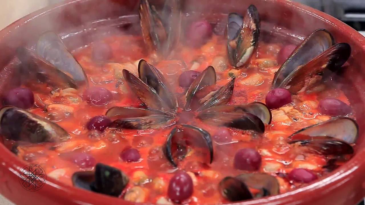 Choumicha : Tajine de moules à la sauce tomate  | شميشة : طاجين بلح البحر (بوزروك) بصلصة الطماطم
