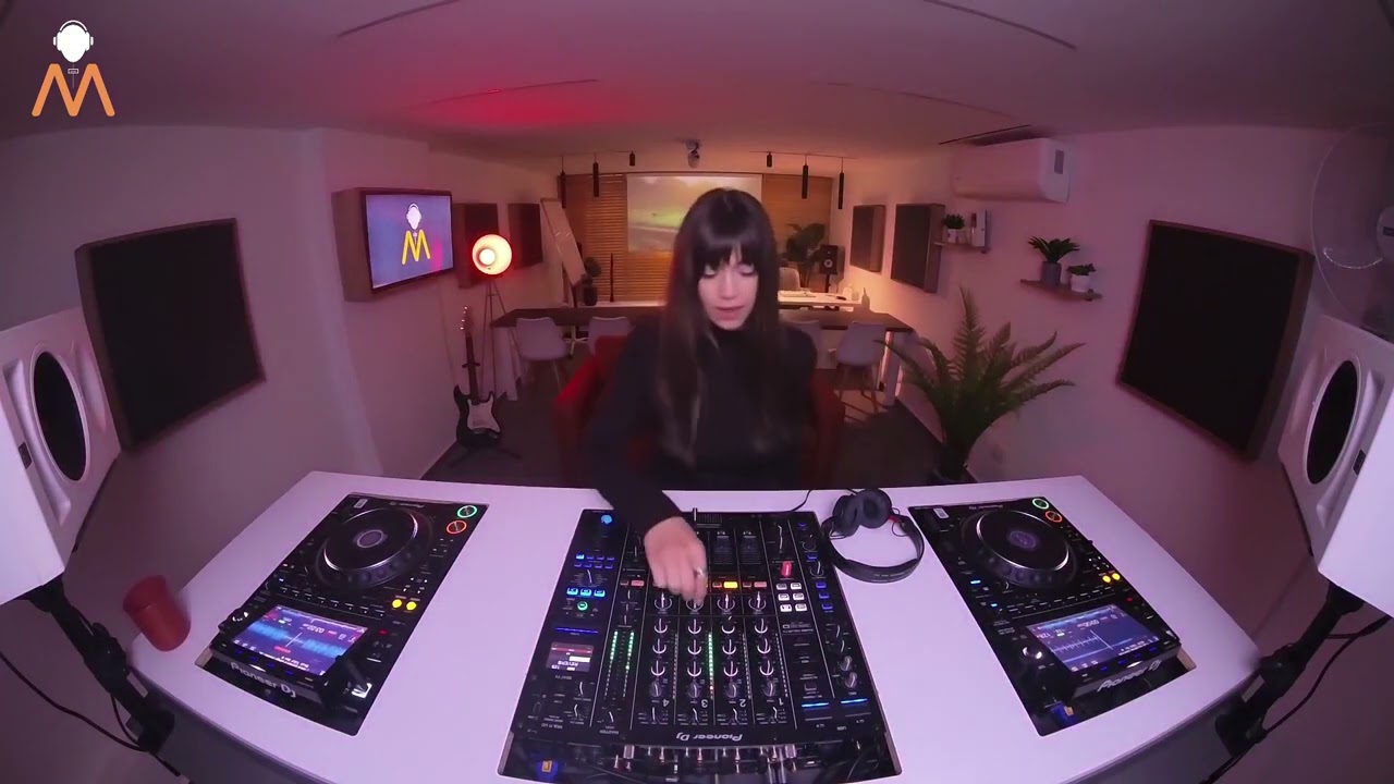 Elle Yan At Music Hub Lebanon - Living Room