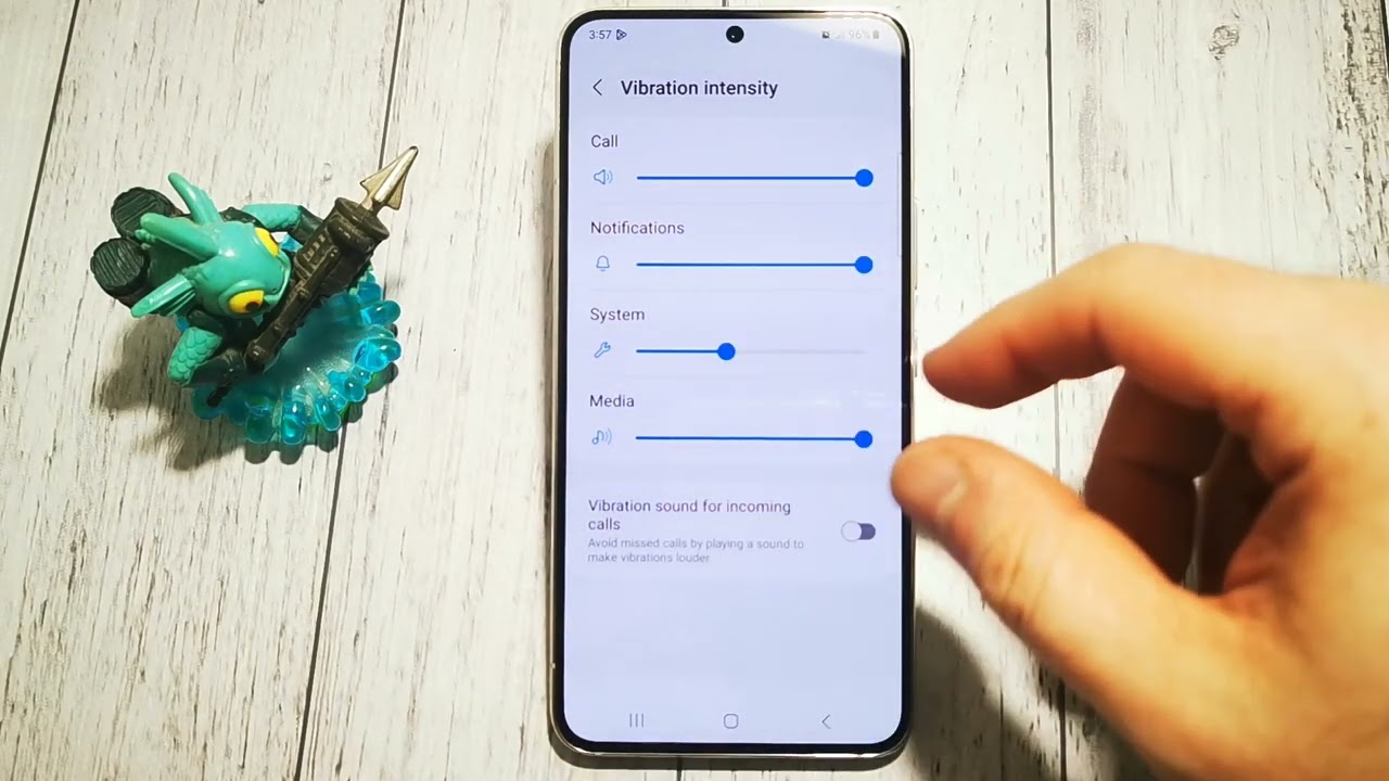 SAMSUNG GALAXY S22: How to change vibration intensity | Quick Guide