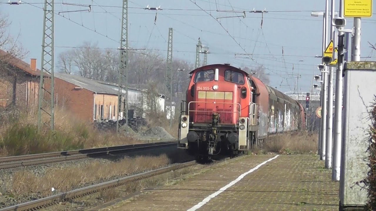 Freight trains shunting with DB class V90 and VLO Henschel locomotive in Bohmte