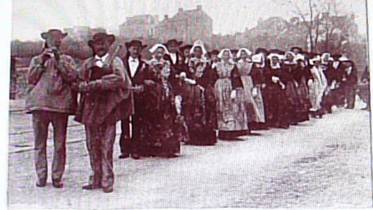 EN REVENANT DES NOCES
