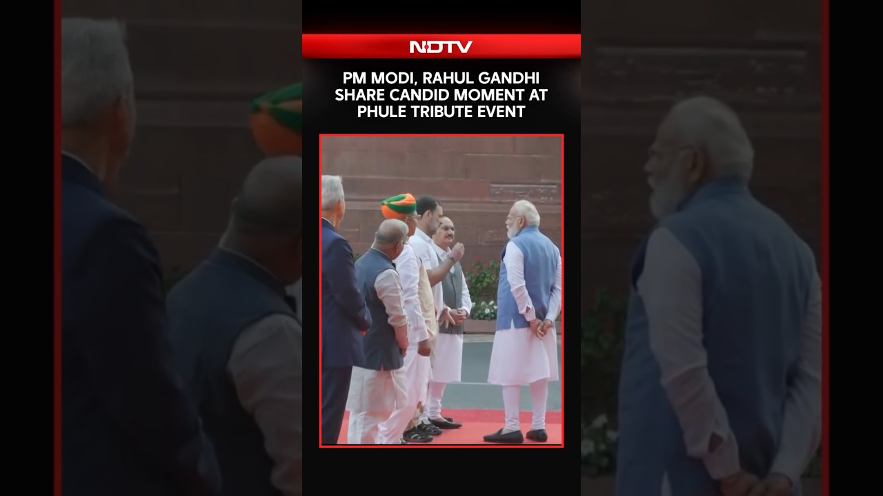 PM Modi, Rahul Gandhi Share Rare Candid Moment at Phule Tribute Event