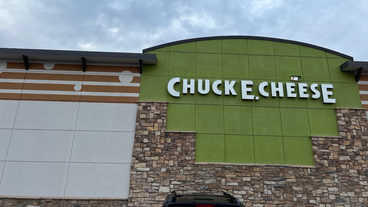 Экскурсия по магазину Chuck E Cheese 2.0 и РЕДКИЙ уникальный подарок! (Lone Tree, CO)