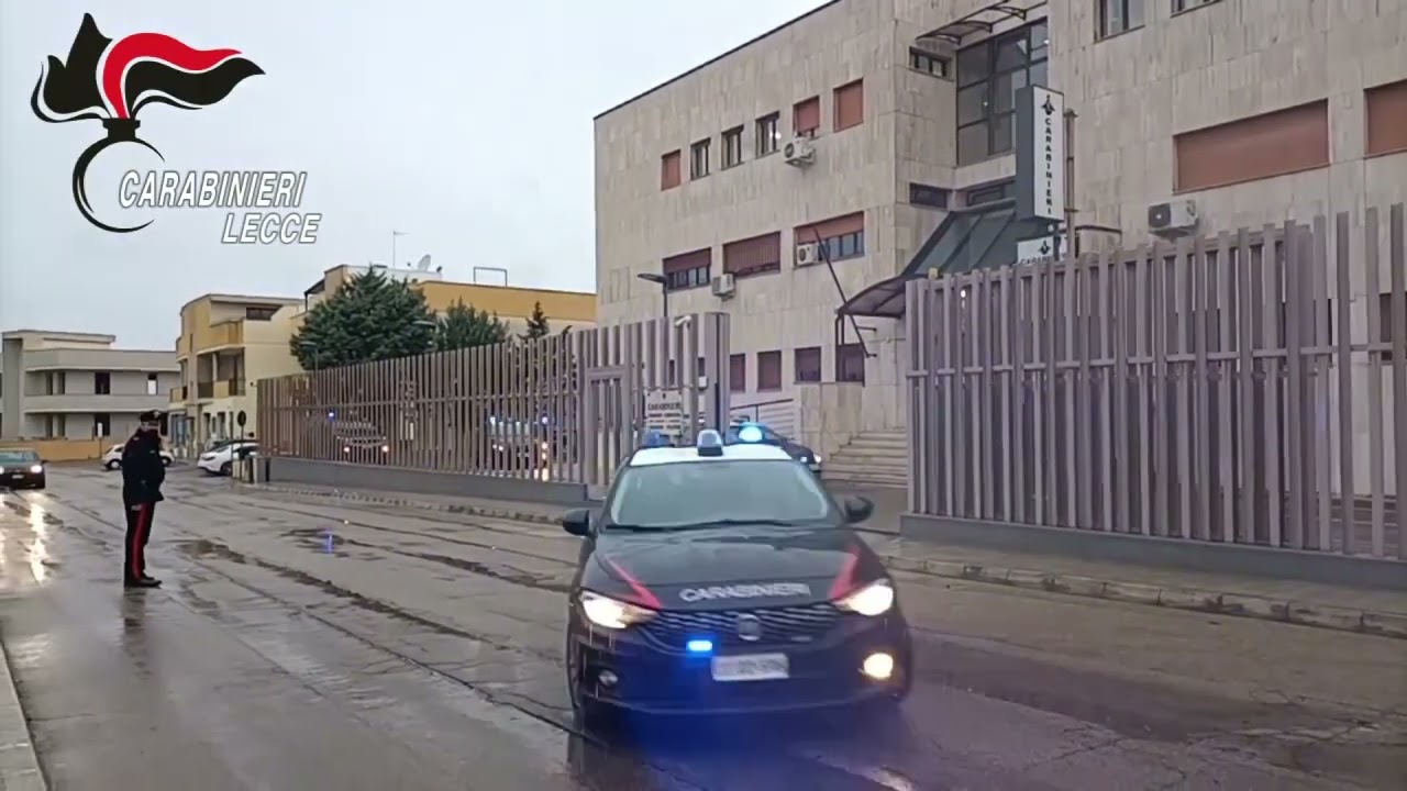 Orrore a Casarano, 26enne trovata morta sul balcone di casa