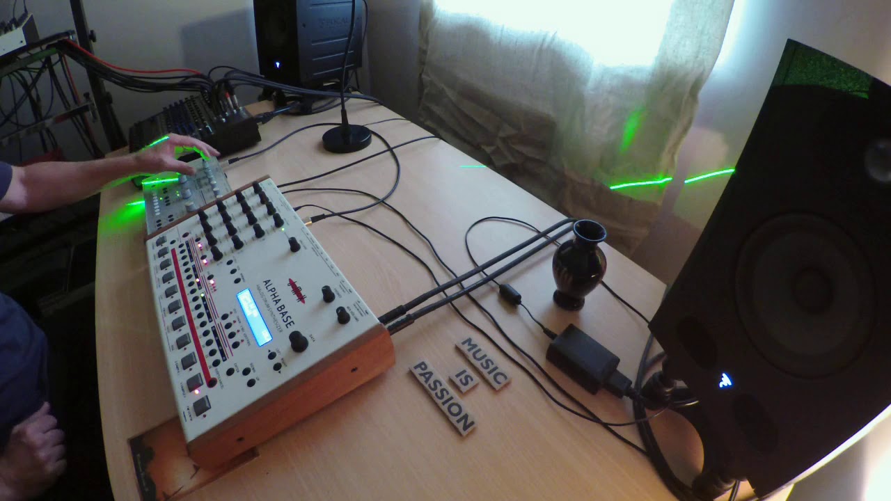 JoMoX Alpha Base ~ Acidlab Bassline 3 ~ Acid Funk Hardware Jam