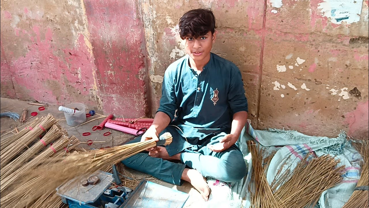 How to make coconut sticks broom | coconut sticks jhadu banany ka tarika | kesay banatay hain jhadu