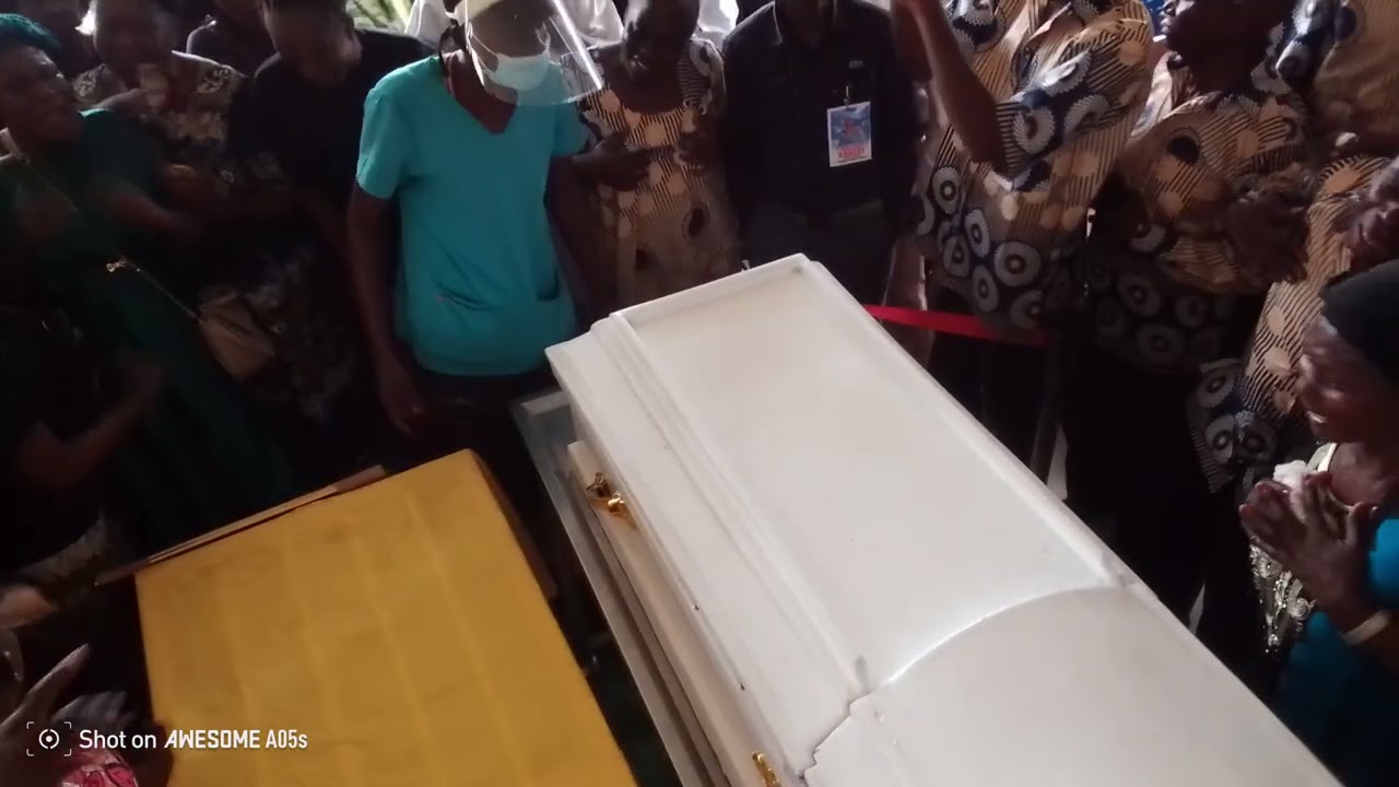  suivre en direct de kananga l'enterrement de maman Anastasie kabedi 