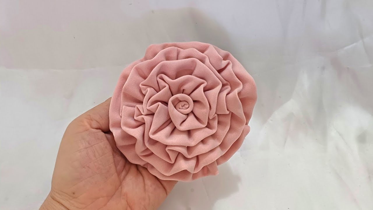 com apenas 1 tira de tecido,flores de tecido f&aacute;cil #diyflower #diy #tutorial artesanato f&aacute;cil