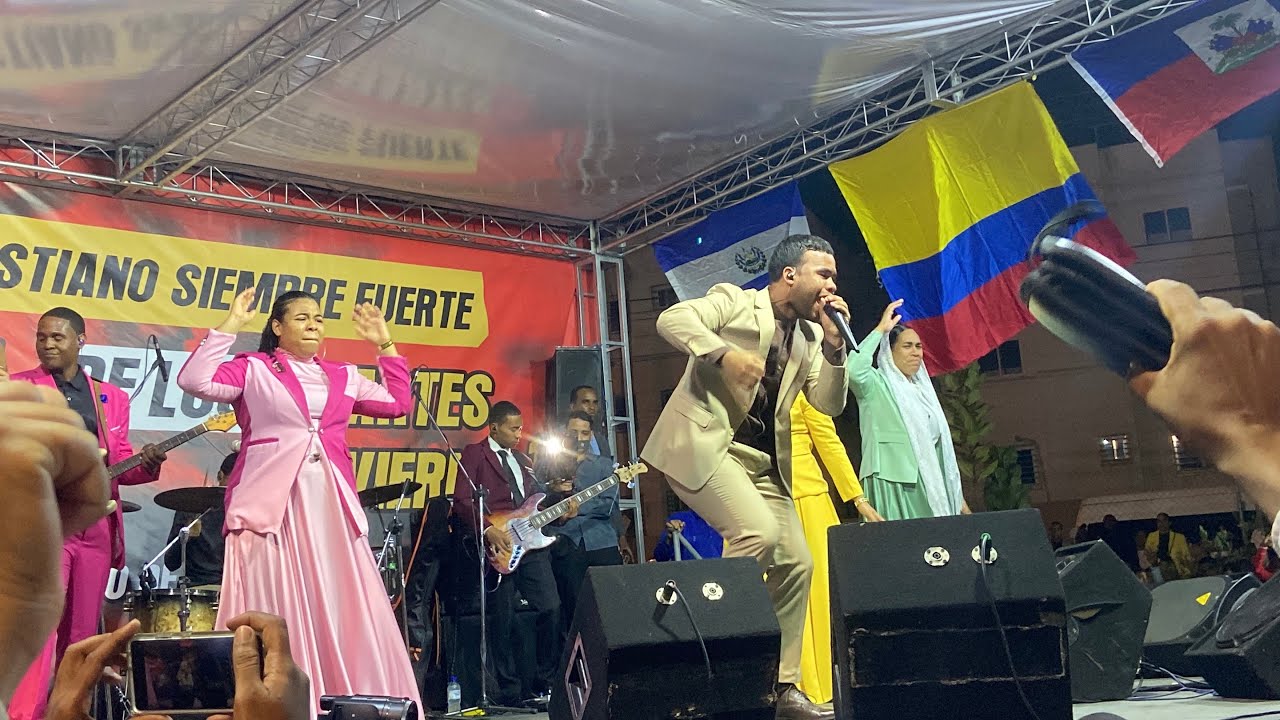 ADORADOR JOSUE  CASTRO EN MARTES  13 CANTA LA ADORACIÓN SIEMPRE FUERTE TIENES QUE VERLA 🔥🔥🔥🎤
