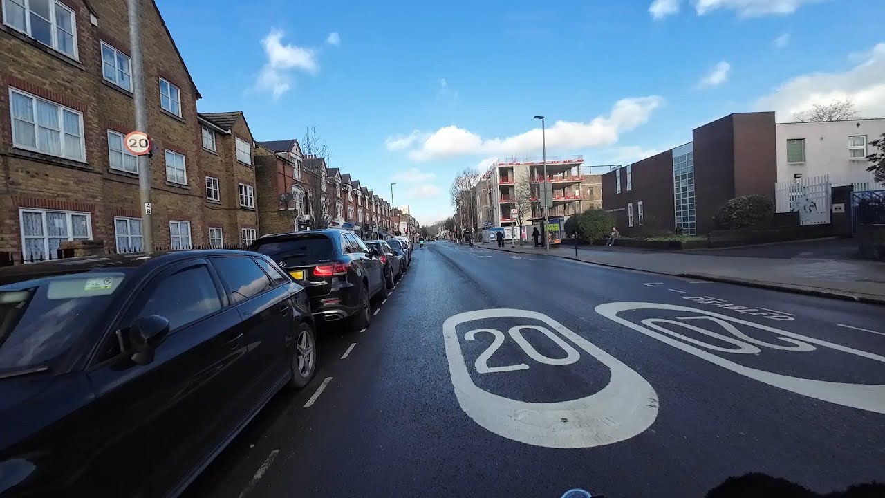 20 Mile Roads ARE Dangerous to cyclist and car drivers Cycling In London #vlog #ebike #electricbike