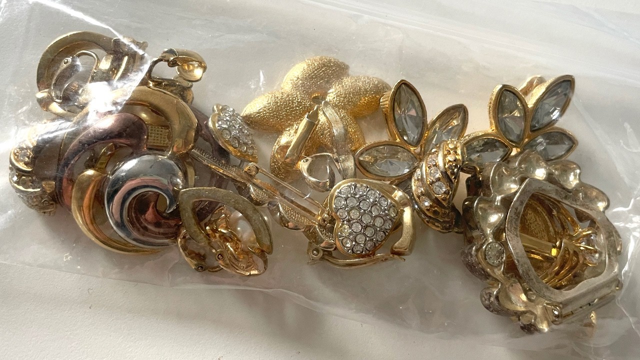 I Took a Chance on This Bag of Jewellery For a Tenner! Mystery Charity Shop Thrifting Jewelry | £10