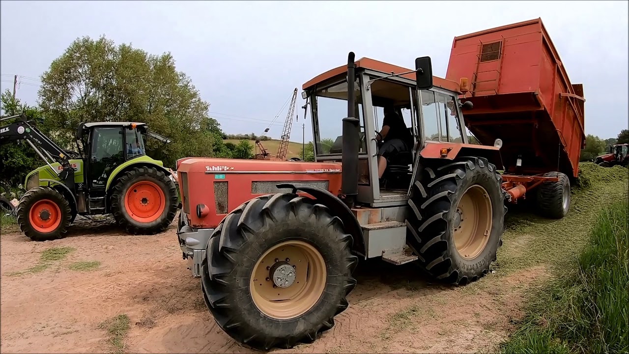 Bärenstark durch den 1. Schnitt (Schlüter/Case-IH/Claas) im Einsatz