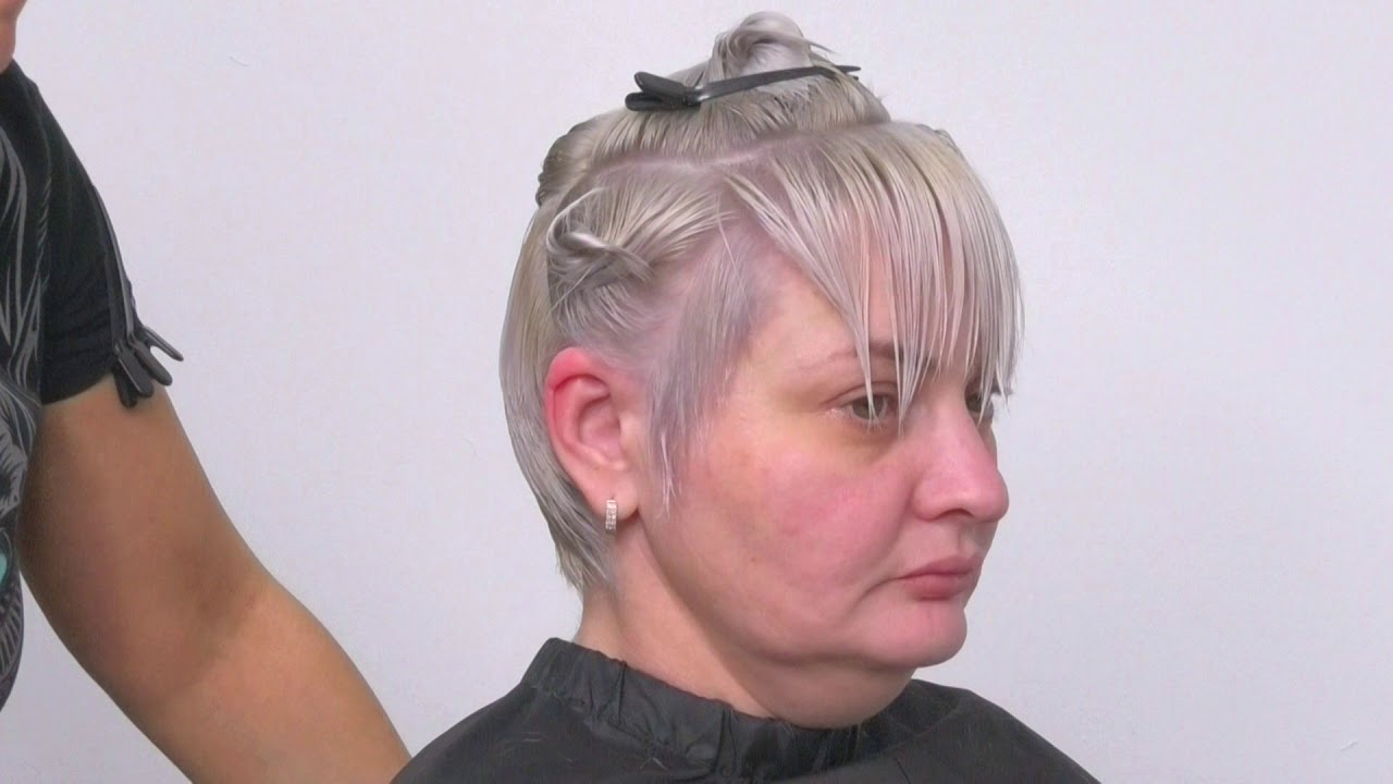 Короткая женская стрижка .