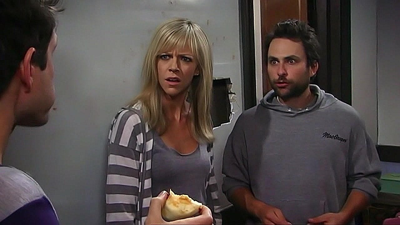 It's Always Sunny in Philadelphia - ''Dee's Cat is Stuck in the Wall