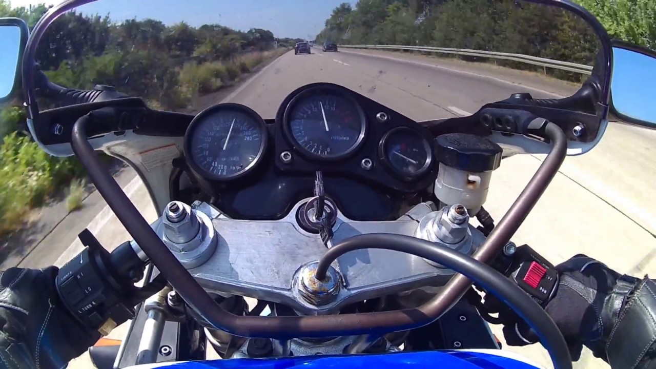 SUZUKI GSX-R 750 W - HIGH SPEED ON THE HIGHWAY !