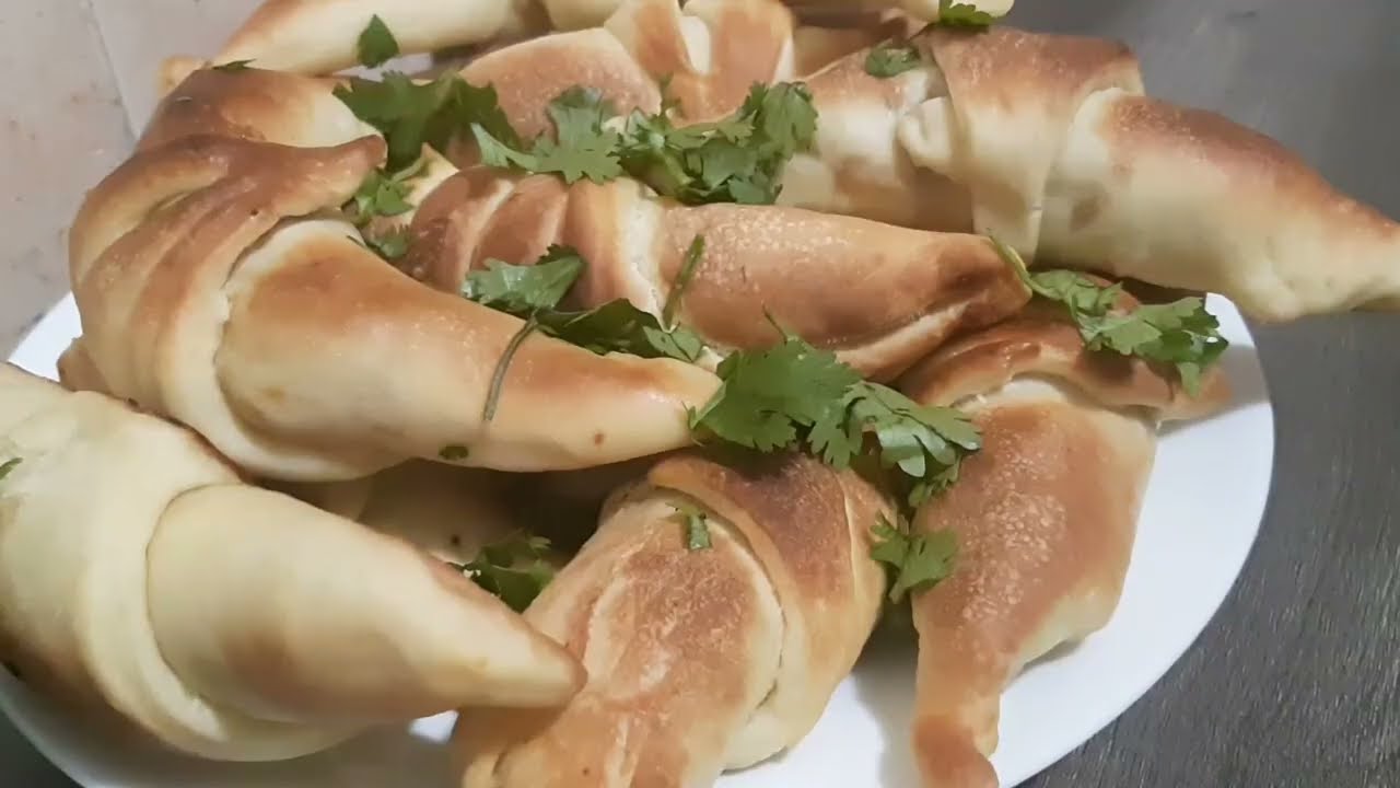 Stuffed croissant