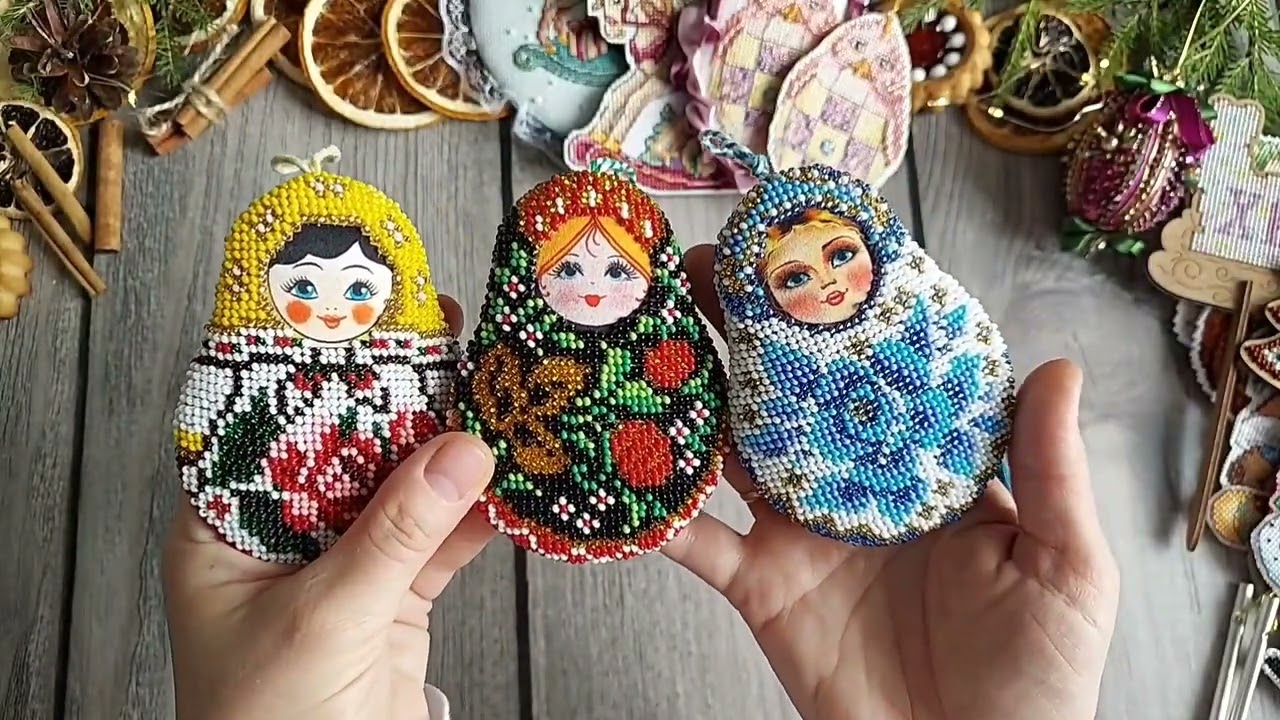 Коллекция вышитых новогодних игрушек.