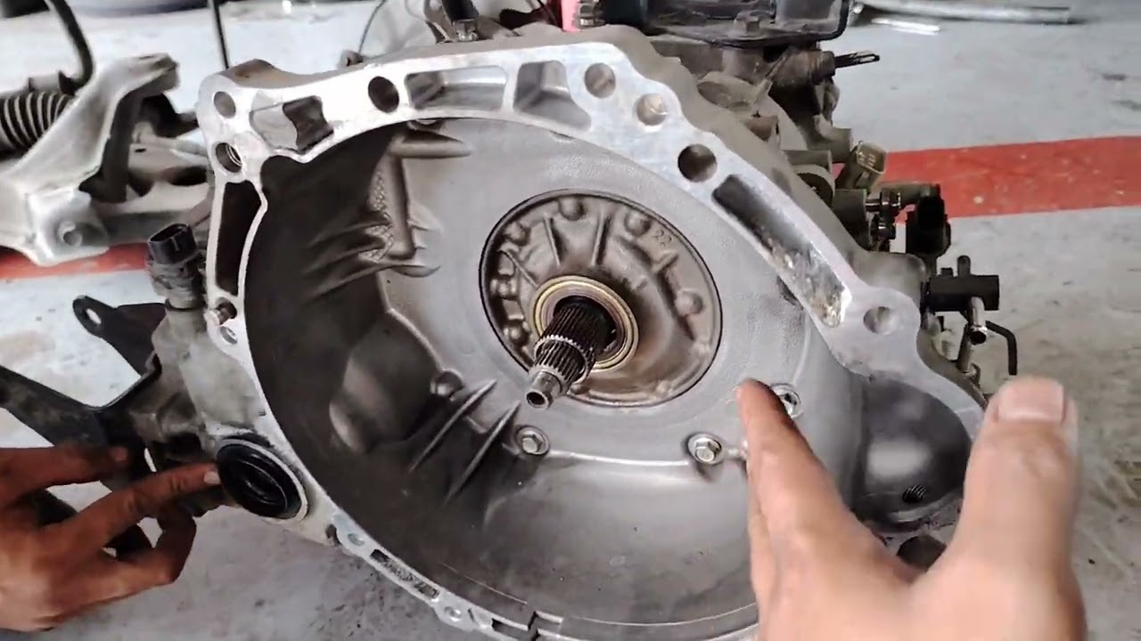 TOYOTA ALTIS 2013 AUTOMATIC TRANSMISSION TORQUE CONVERTER OIL SEAL LEAK, REPLACE (SHORT VIDEO)
