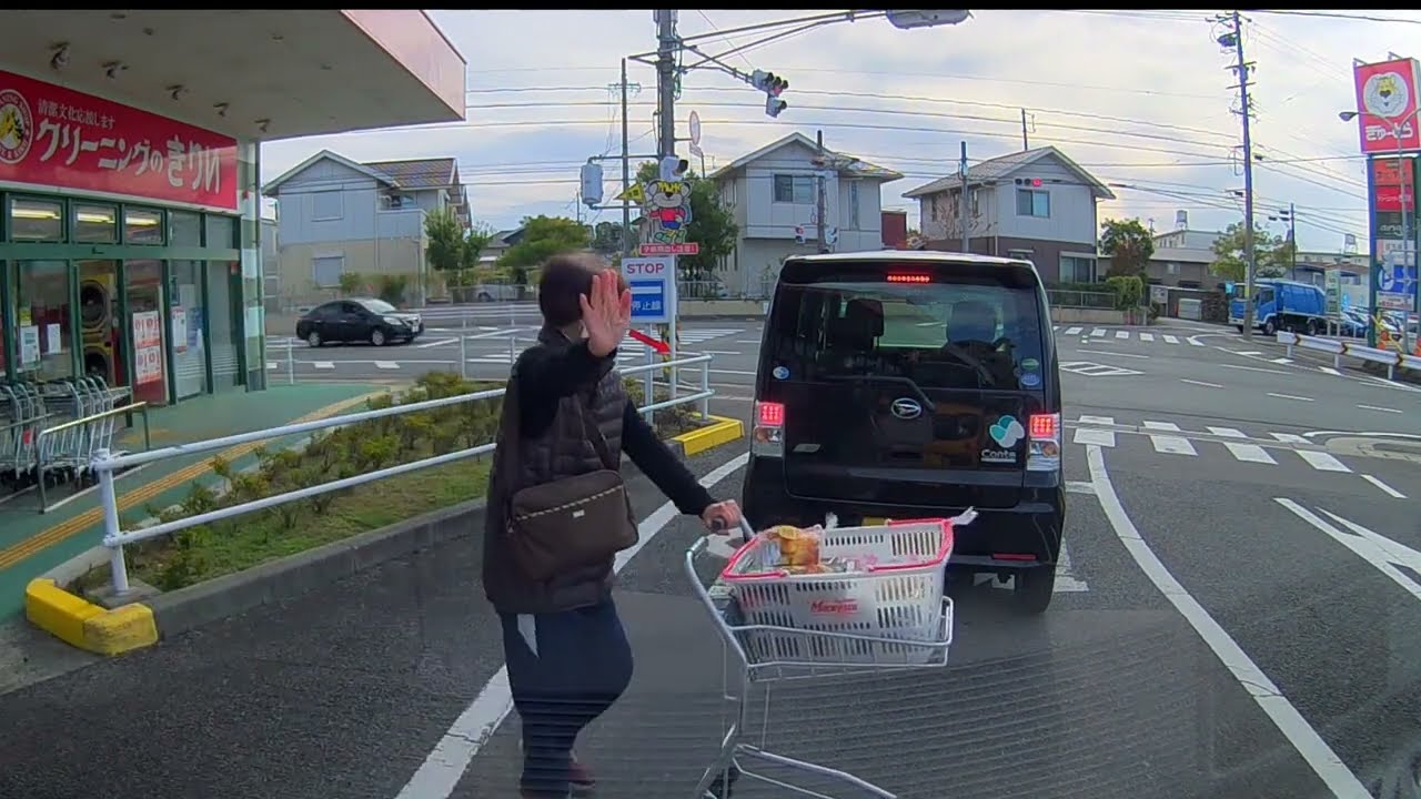 久居周辺ドラレコ動画「ぎゅーとらラブリー持川店編」