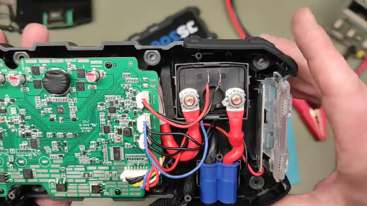 TOPDON JS3000 - Urządzenie rozruchowe do samochodu 12V + powerbank.