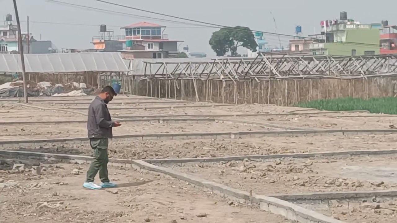 भक्तपुर  सुर्यबिनायक नगर पालिका 1 मा रहेको वदा 8 नीर रहेको खाने पानी त्याङकी नीर 20 फितको बातोले
