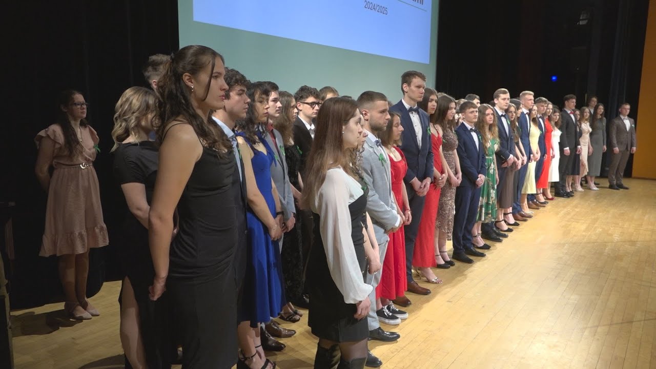 Gymnazisti sa lúčili so školou