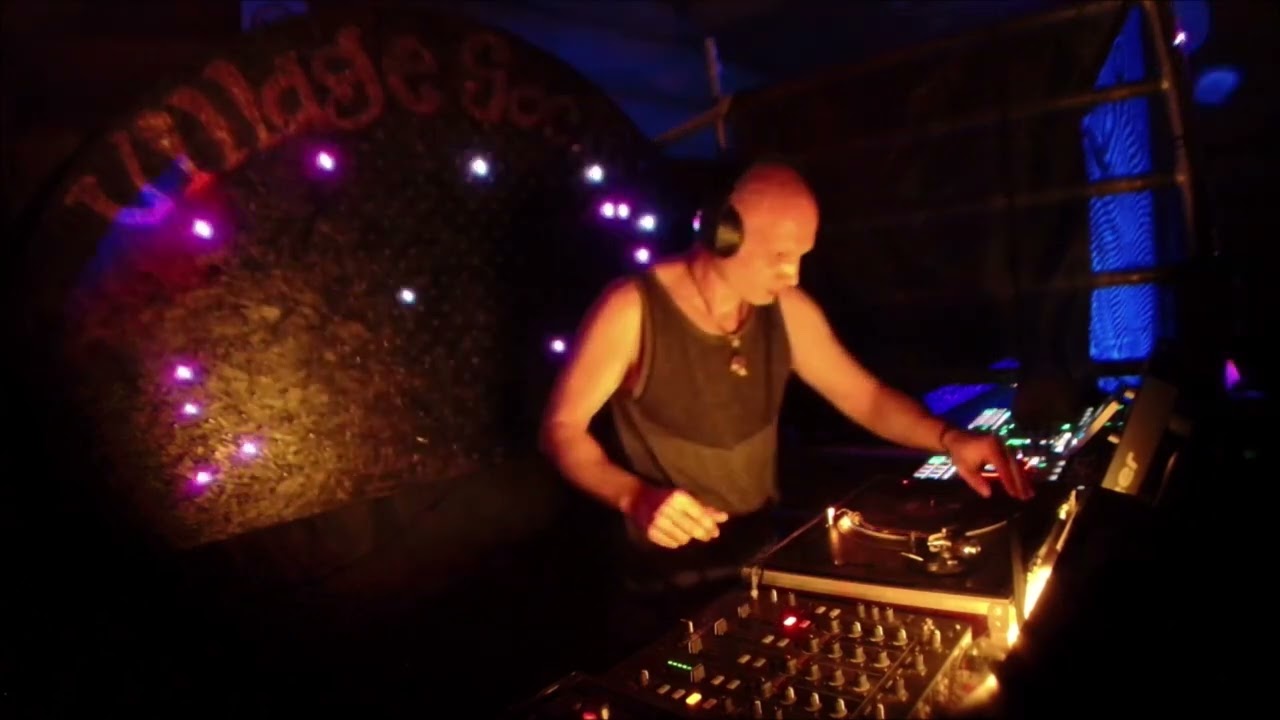 E. Tucal&uacute;ec - Village Society / Schweiz (o2.o8.24/Techno Vinyl Set)