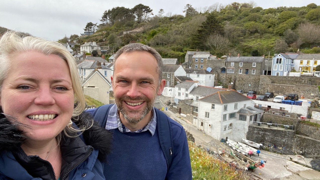 In search of Round Houses, smuggling and the longest grave? Walking from Veryan to Portloe Cornwall.