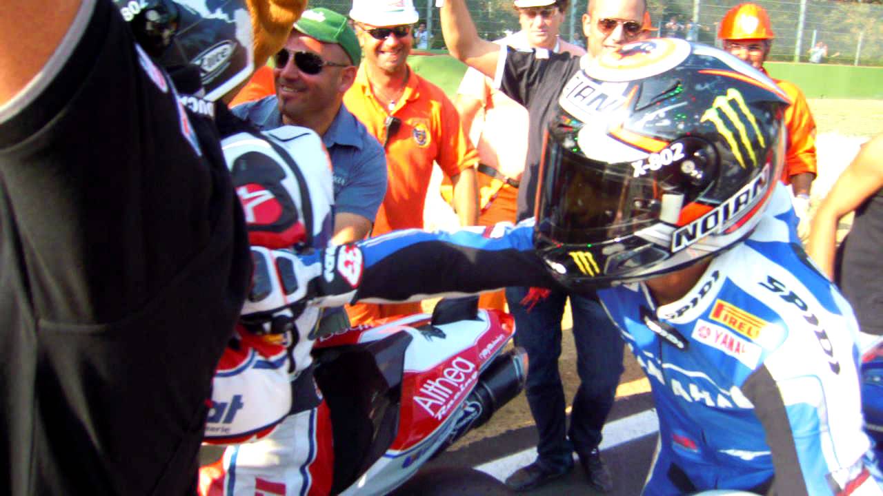 SBK Imola 2011 - Invasione di pista con Carlos Checa