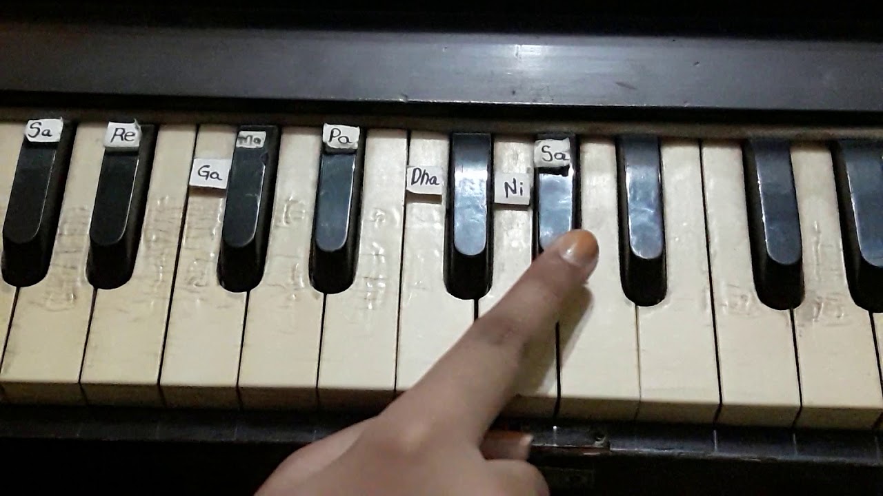 Learn to play Jo Mange Thakur Apne Te shabad on harmonium.