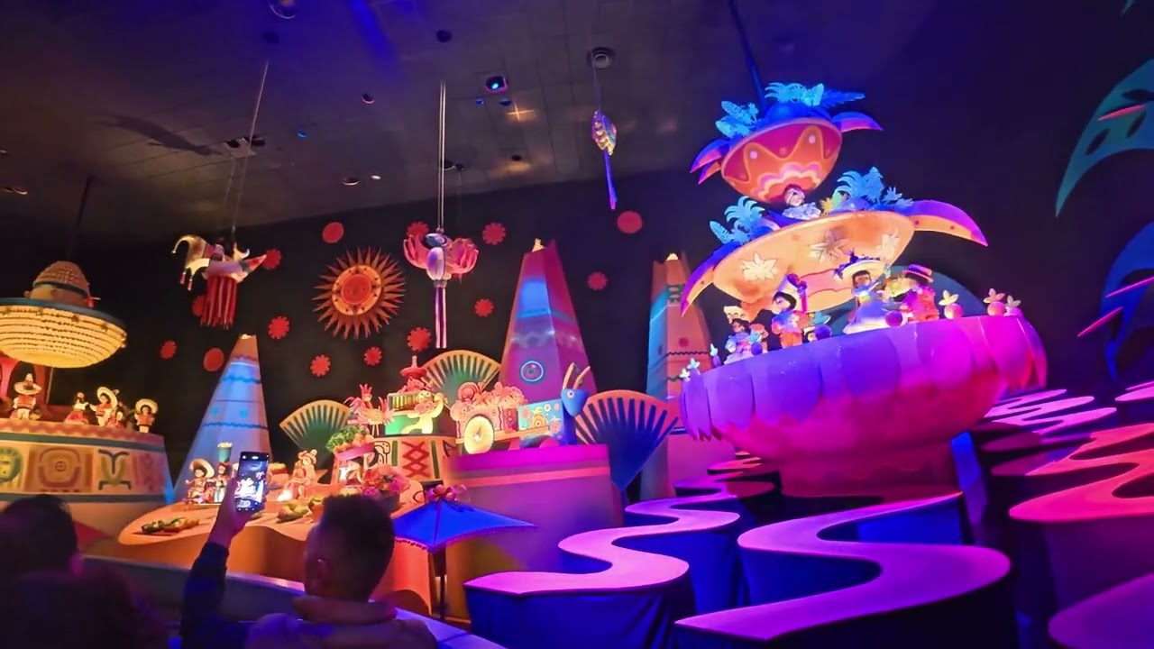 DISNEYLAND Its a small world