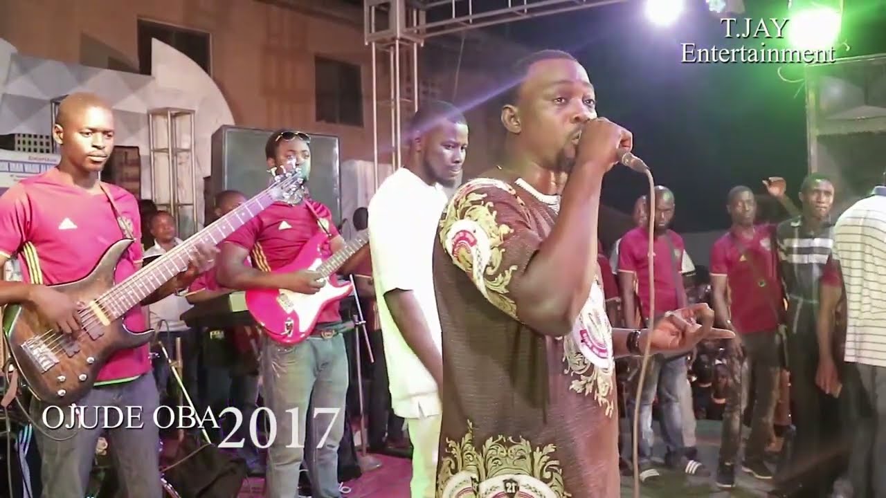 ALH.WASIU ALABIperform live on stage at OJUDE OBA