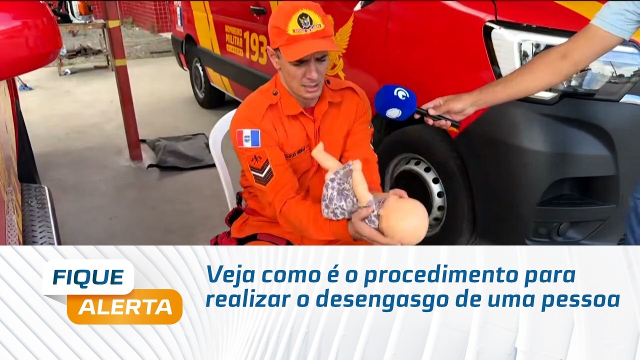 Veja como é o procedimento para realizar o desengasgo de uma pessoa