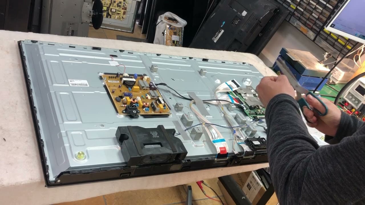 LG 43UK6400PLF нет изображения, подсветка в порядке