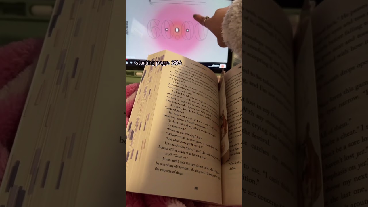 not me stopping at a spicy scene!😭 39 pages .. i need to step up my game #fyp #booktube #books