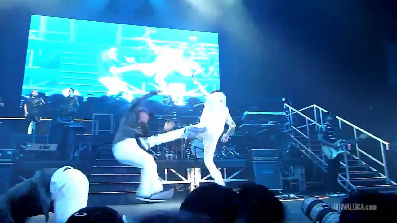 Justin Bieber - Love Me (Live in Indonesia, 23 April 2011)