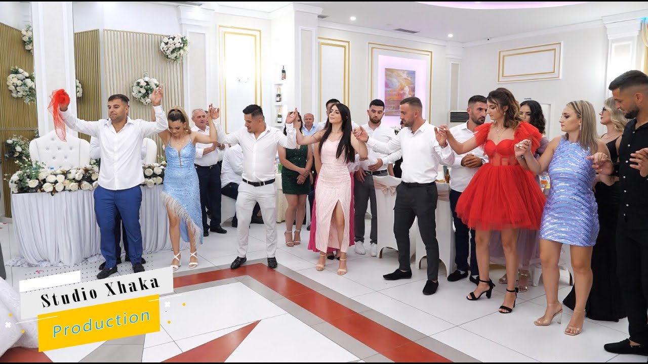 Shoqëria e Endrit ne valle super alegri - SINDI YZEIRI, GEZIM DERVISHI, ARMANDO QAFA // STUDIO XHAKA