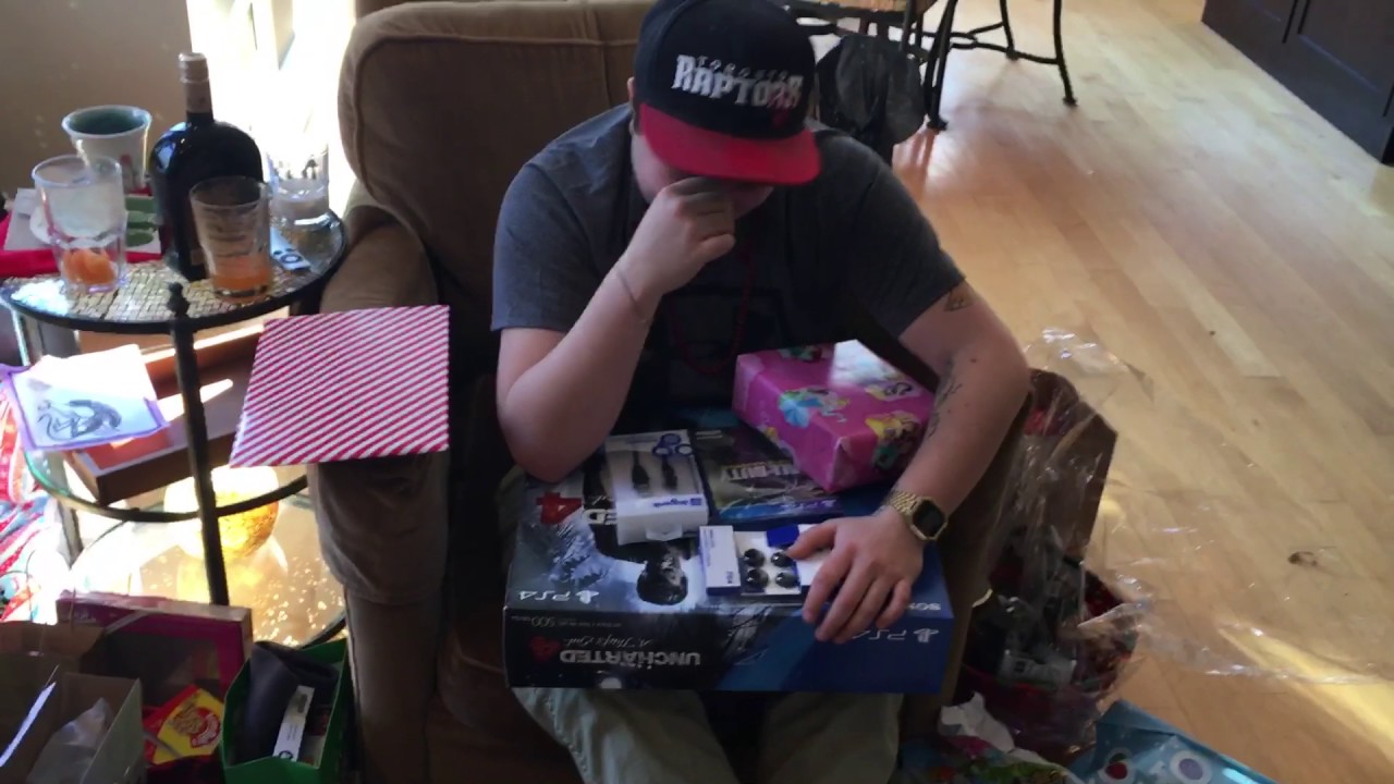 CHRISTMAS PS4 MAKES HER CRY!