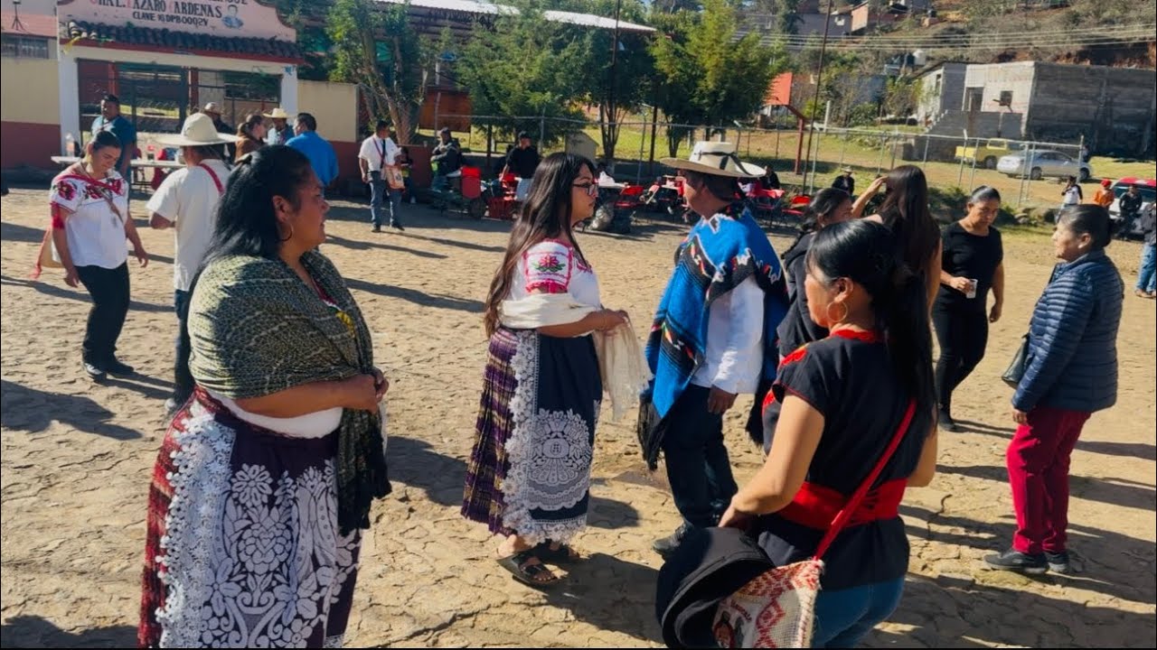 Comisión 26 almuerzo en la Col Lazaro ,comida con la Familia Calderon Rendon 