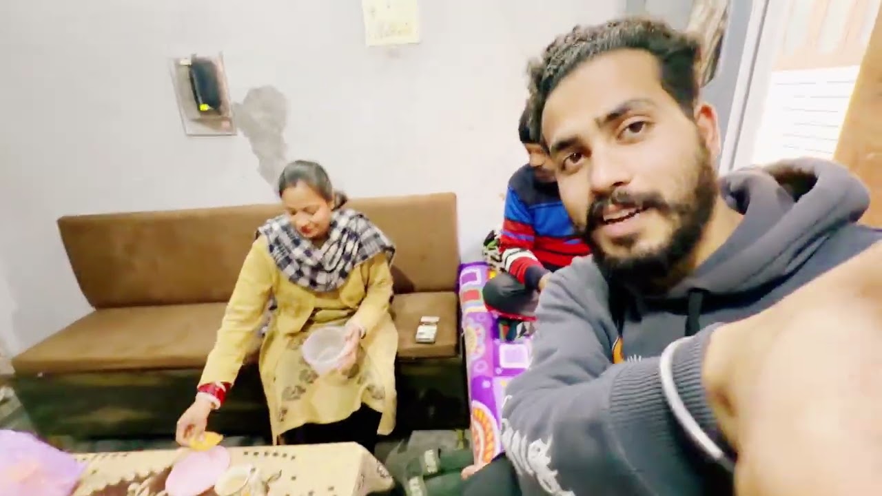 ਘਰਦੇ ਮੂੰਗਰੇ ਤੋੜ ਕੇ ਖਾਧੇ || ਮੰਮੀ ਨੇ ਹੈਰਾਨ ਕਰ ਦਿੱਤਾ😳 || Bikram Binny Vlogs
