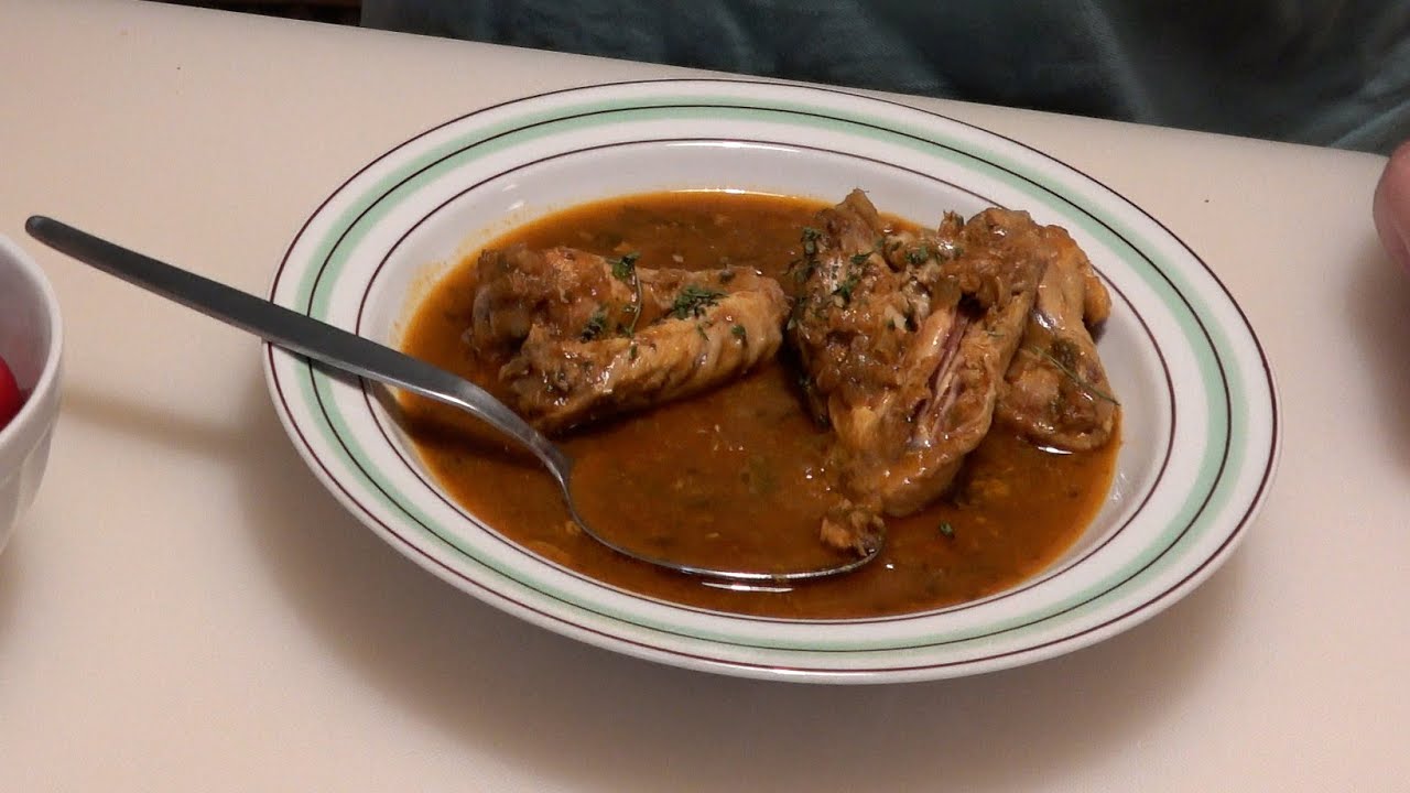 Pileći paprikaš (može i bez krompira) - Chicken stew (no potatoes needed)