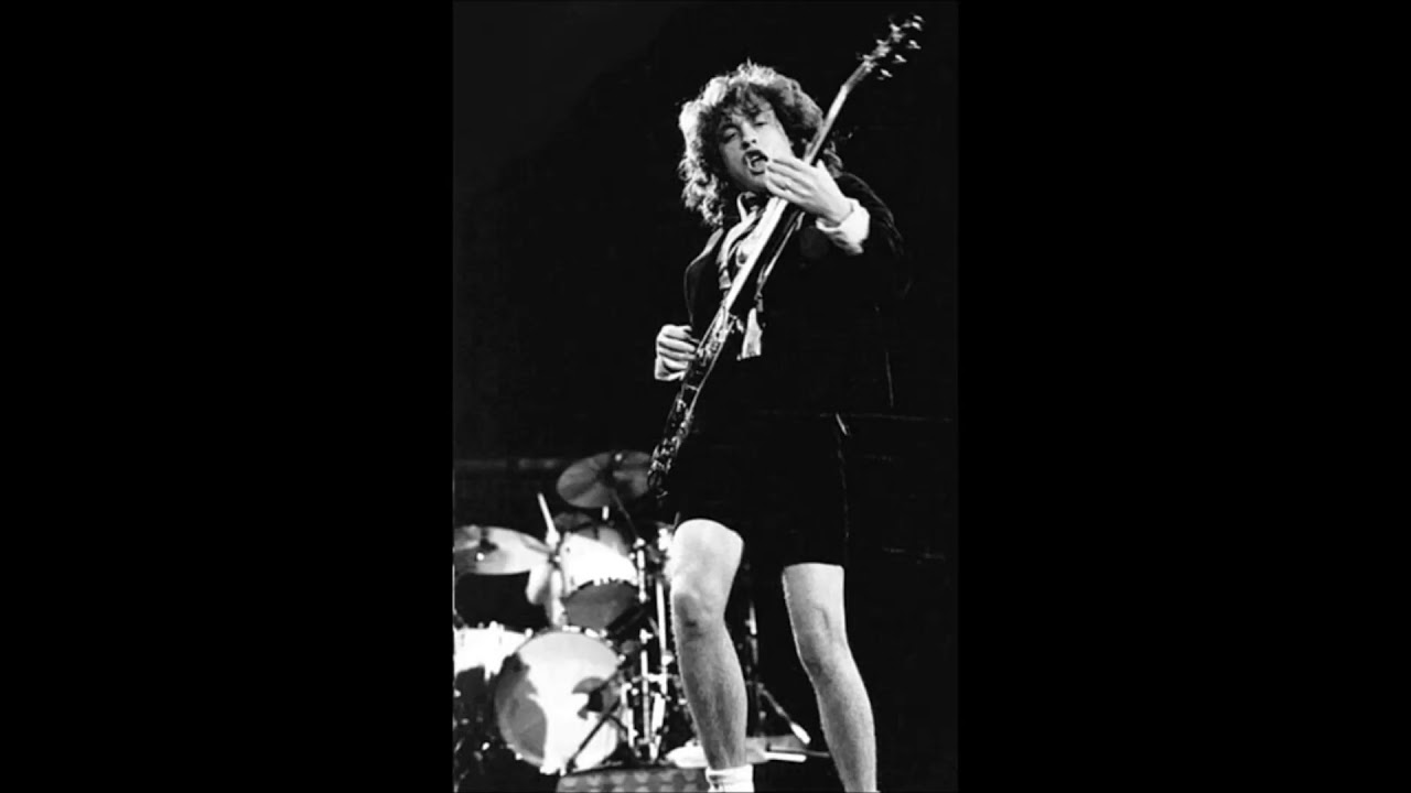 AC / DC - 16 - For those about to rock (Roanoke - 1983)