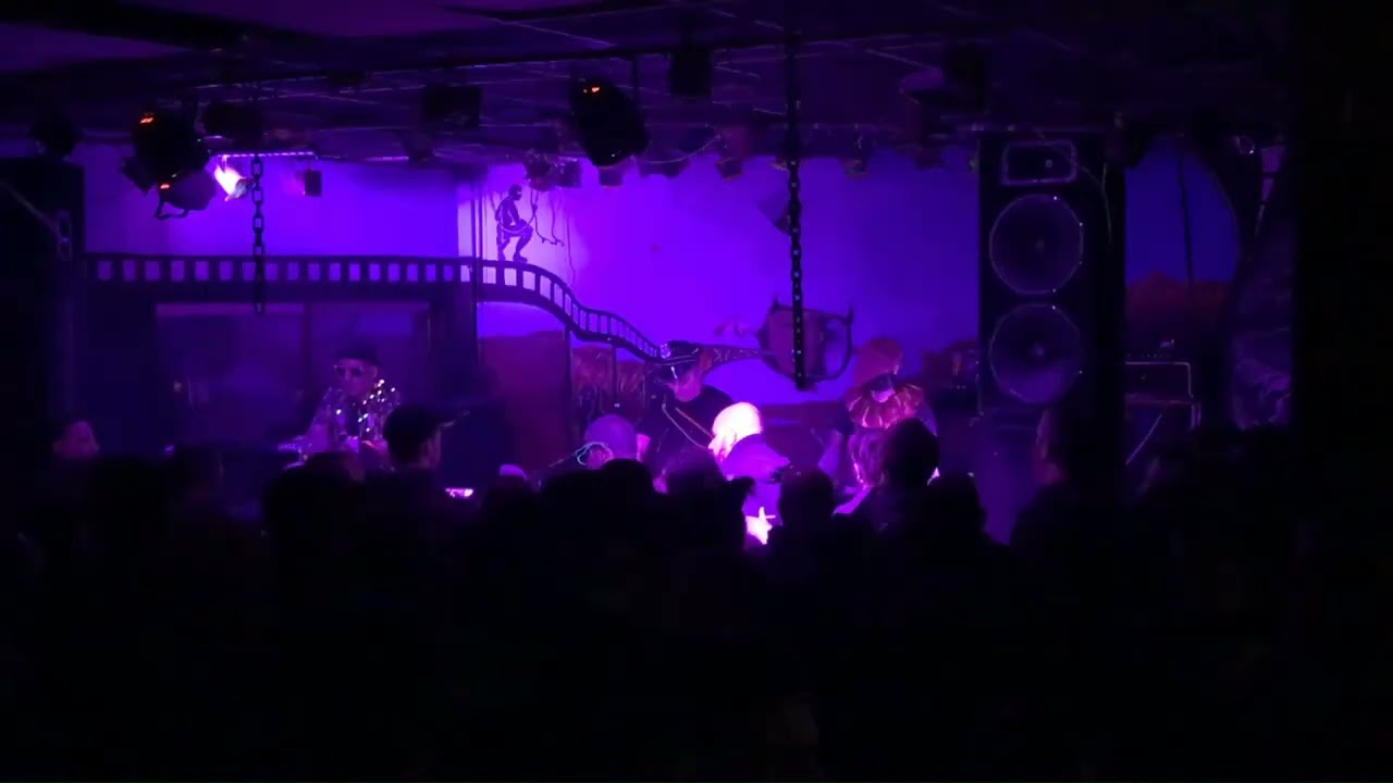 &Alpha;&Nu;&Tau;&Iota; -  &Delta;ί&chi;&omega;&sigmaf; &Pi;&rho;ό&sigma;&omega;&pi;&omicron; (Live)