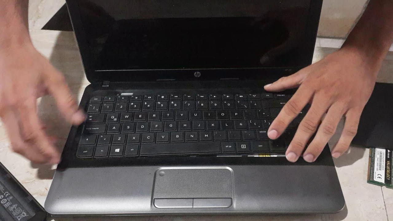 Quitando memoria RAM, disco duro y teclado de HP Notebook 245 G1