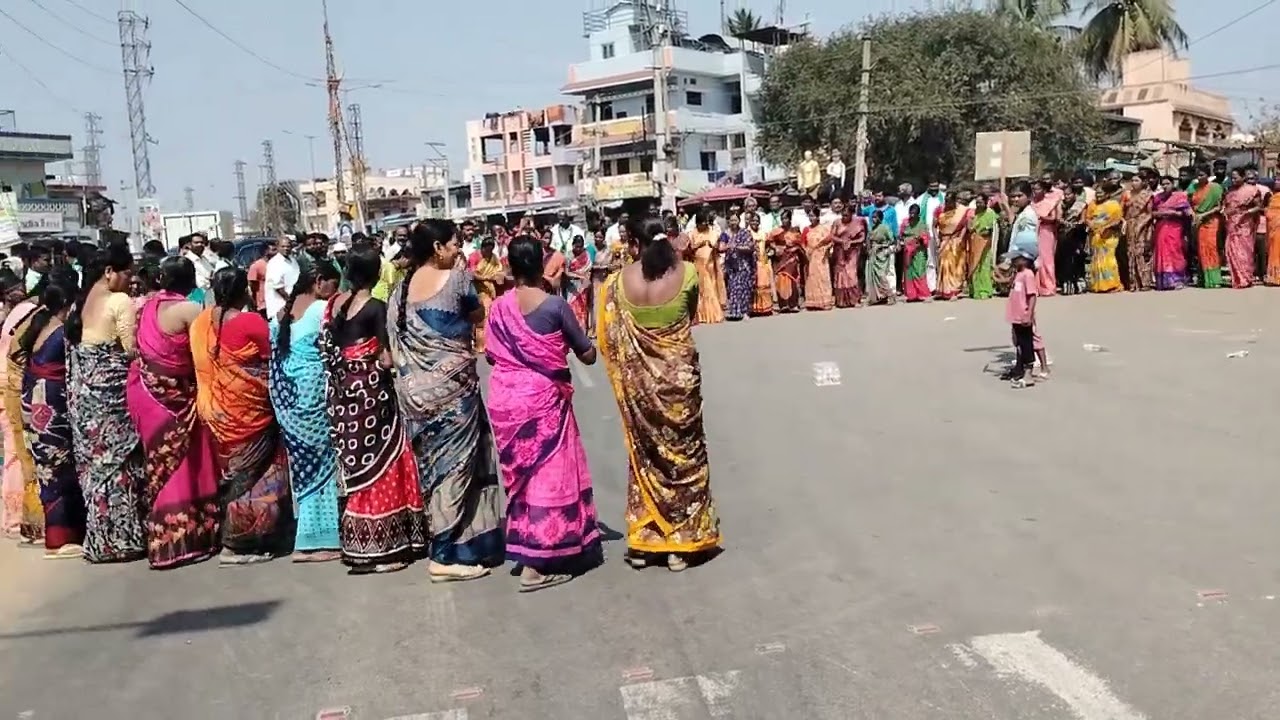 డంపు యాడు వద్దంటూ గుమ్మడిదల గ్రామంలో బతుకమ్మ ఆటతో నిరసన