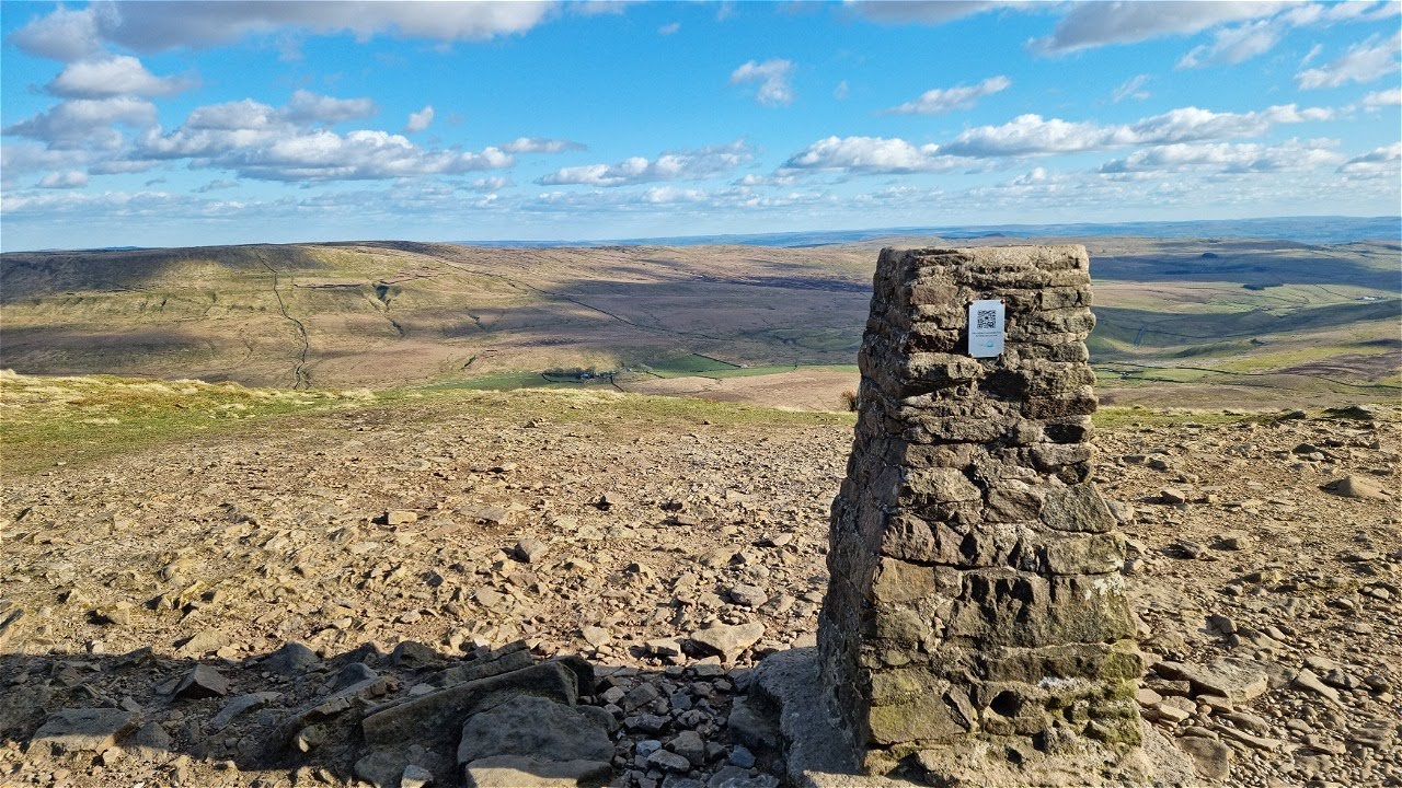 Yorkshire Dales Ingleborough and Pen-y-ghent