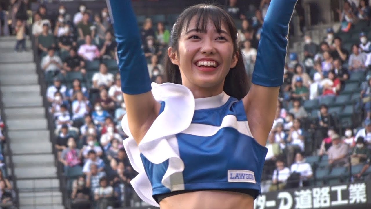 ファイターズガール西崎光さん、笑顔で手拍子2023.9.18